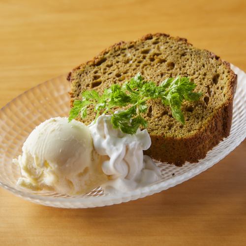 抹茶パウンドケーキにバニラアイス
