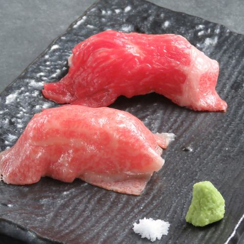 Meat sushi 1 piece of Wagyu beef loin / 1 piece of rare lean Wagyu beef / 1 piece of Wagyu ribs