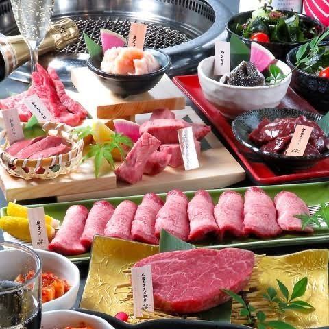 [All-you-can-drink course using A5 Wagyu beef] We have 4 types of all-you-can-drink courses starting from 7,000 yen! (Food only starts from 5,500 yen) The sunken kotatsu private rooms that can accommodate 2 to 8 people are perfect for preventing infection! ◎ (If the number of people changes at the time of your visit and is less than 2 people, we will guide you from the private room to the counter seats.)