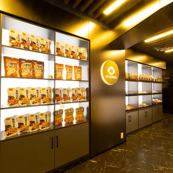 【豊富なスナック】店頭にご用意したお菓子やおつまみ◆小腹が空いた時にも最適