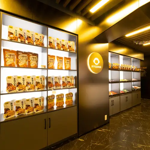 【豊富なスナック】店頭にご用意したお菓子やおつまみ◆小腹が空いた時にも最適