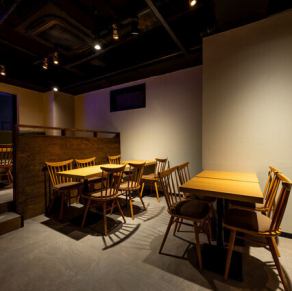 【多人桌席】【8~12名】適合多人酒會、宴會等的桌席。也非常適合公司聚會,您可以在寬敞的空間裡享受熱鬧的時光。