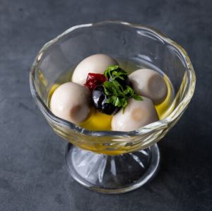 Olives and quail eggs in oil