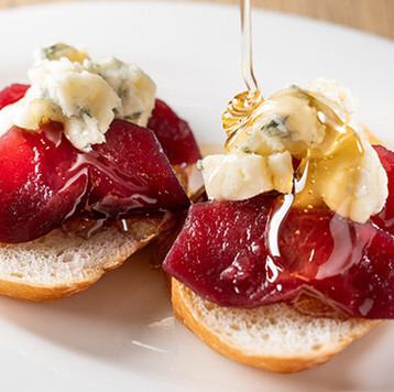 林檎とゴルゴンゾーラのブルスケッタ(2P)