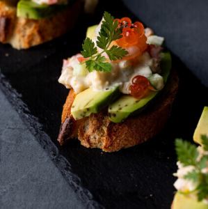 Shrimp and avocado bruschetta (2 pieces)