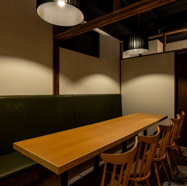 여자회 지지율이 높은 저희 가게는, 여자회나 미팅의 예약을 다수 주시고 있습니다♪캐주얼이면서도 세련된 멋진 공간은, 시부야 에리어에서의 연회에 최적◎ 내점해 주신 여러분에게 느긋하게 보내실 수 있도록 공간 구조를 고집했습니다.자랑의 엄선 고기 발 연회 플랜과 함께, 화려한 시간을 즐겨 주세요.
