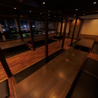 50名様まで案内可能な団体個室席！こちらはテーブル席。ゆっくりしたお話をされたいときや、静かにお食事を楽しみたい方など、プライベートなお時間を過ごされたい方にぴったりです。季節の旬食材をふんだんに使用した厳選メニューコースはどれもおすすめ！【海浜幕張 個室 居酒屋 食べ放題 飲み放題 宴会 女子会】