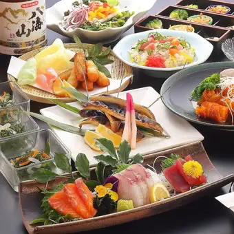 『海鳴コース』鮮魚3種盛りやサーモンの押し寿司含8品 2.5時間飲み放題付5000円⇒4000円