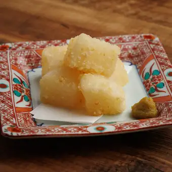Deep-fried daikon radish that has been thoroughly marinated in broth.