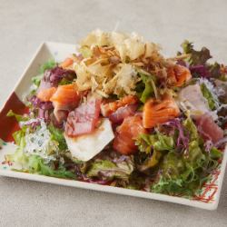 Seafood and seaweed sea tale salad