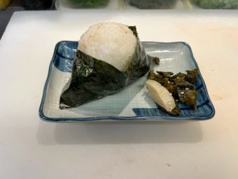 Seaweed wrapped rice ball
