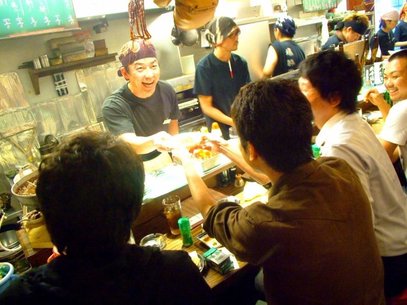 [Banquet 3 hours from Monday to Thursday with all-you-can-drink course starts from 4,980 yen] The casual atmosphere of the restaurant attracts everyone every day! The restaurant is loved by men and women of all ages. Single customers are also welcome.