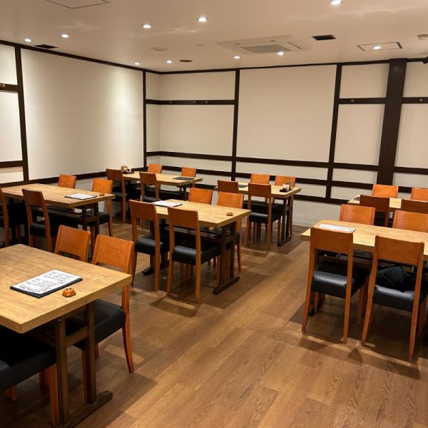 Can be reserved for parties of up to 32 people!Enjoy your meal in a relaxed atmosphere in our large restaurant.We have the perfect seats for all kinds of gatherings, such as girls' night out, drinks with friends from work, family gatherings, and gatherings with relatives.Please contact us for details.