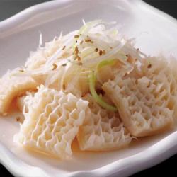 和牛、白せんまい刺し