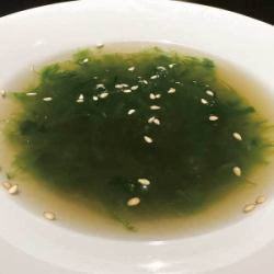 アーサースープ_アーサーとはあおさ海苔の事で海苔の香りがいっぱいの当店自慢のスープです !
