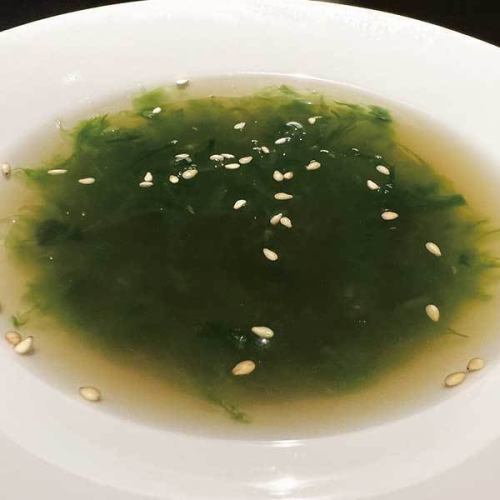 アーサースープ_アーサーとはあおさ海苔の事で海苔の香りがいっぱいの当店自慢のスープです !