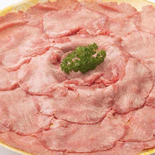 国産黒毛和牛、牛タン刺し_厚切りタンが主流の中でタン刺しでもご賞味頂きたく超薄切りのタンです !