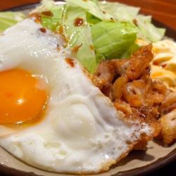Himekko 炸鸡皮配酱汁和蛋黄酱