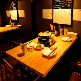 [2F] Up to 16 people including seats are OK.We have tables for 2 and 4 people.It is also possible to connect depending on the number of people such as 6 people and 8 people.We will set up a stove for each table, so you can enjoy hot oden at any time! Enjoy a girls-only gathering or a banquet with your friends at the fashionable x oden shop!