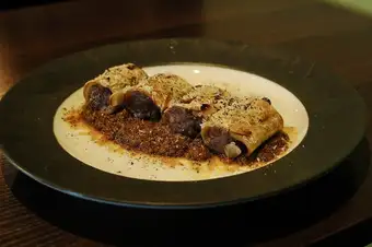 蝦夷鹿を詰めたパスタとアーモンドソース ~パッケリ~