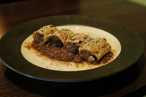 蝦夷鹿を詰めたパスタとアーモンドソース ~パッケリ~