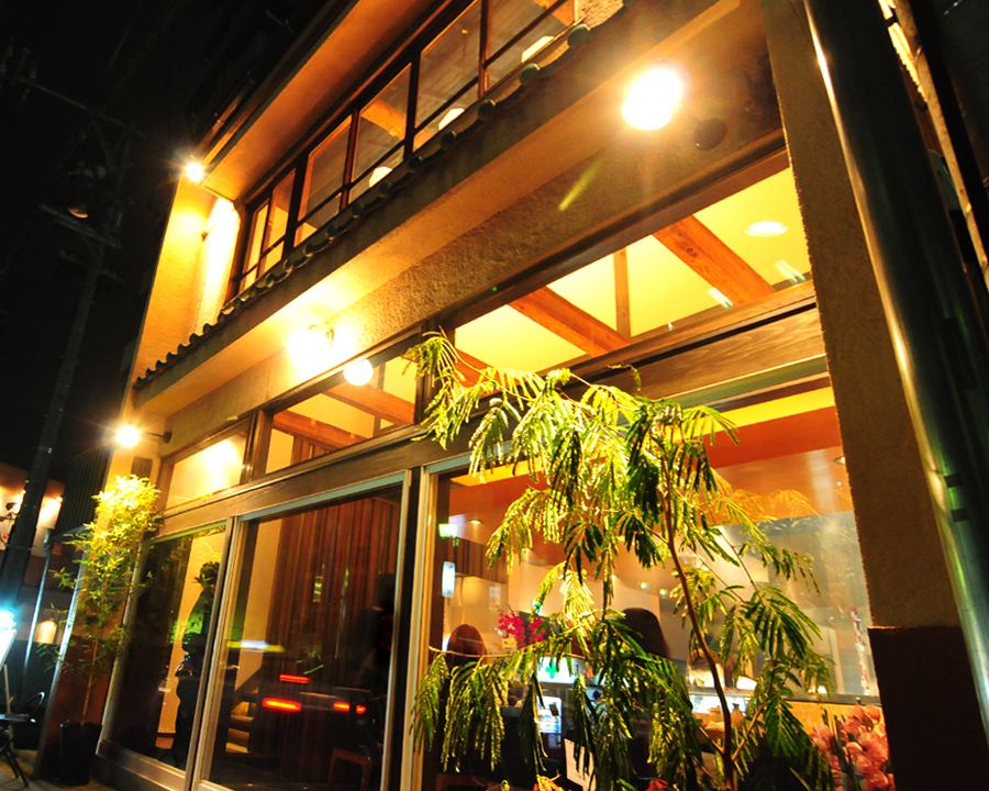 Our popular "separate private rooms" are perfect for entertaining, group dates, girls' nights, and more.