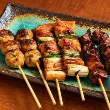 丁寧に焼き上げた炭火焼鳥
