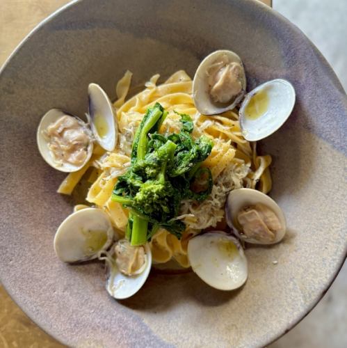Homemade tagliatelle with clams and whitebait, served with yuzu pepper.