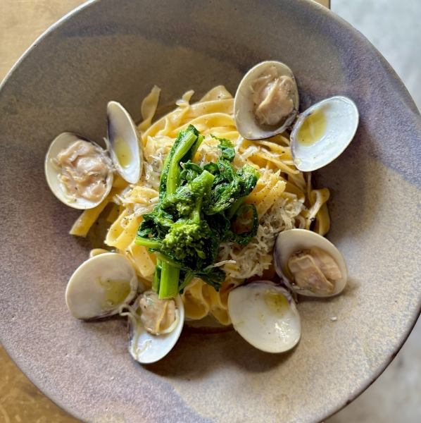 ハマグリとシラスの自家製タリアテッレ　柚子胡椒