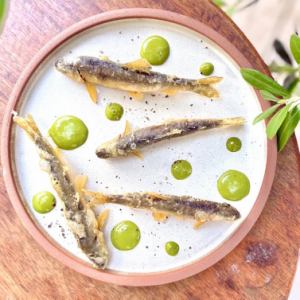 炸嫩香魚佐芋葉醬