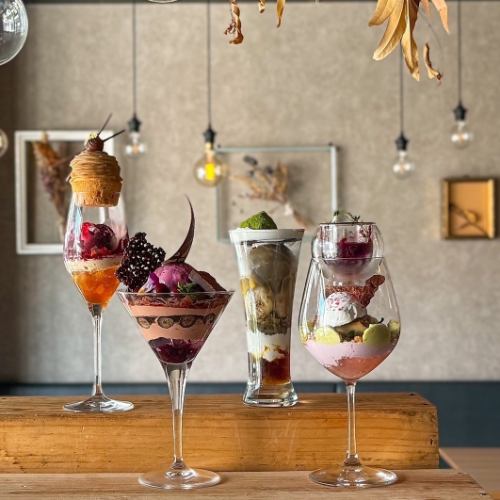 A tempting sweet parfait for the night that changes with the seasons! Drinks are also available.