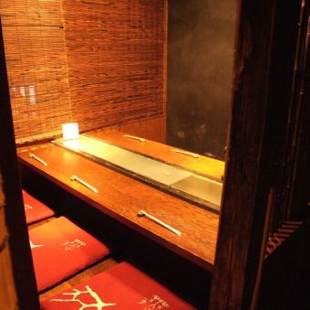 6名様掛けの掘りごたつの個室を1室ご用意しております。プライベートな空間となっておりますのでおすすめです。
