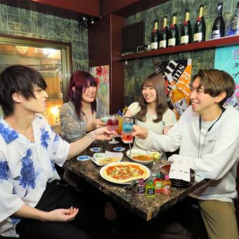 落ち着いた印象の店内で優しく癒してくれます。着席数は43席。お1人さまからグループまでご利用いただけます。