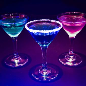 【カクテル500種以上！２H飲み放題】つまめるタパス3品付き♪　1800円