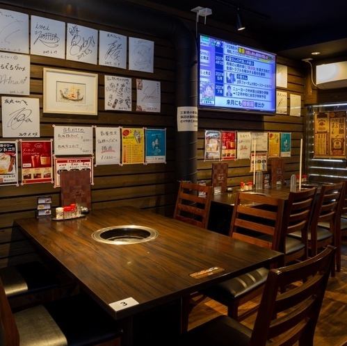 掘りごたつ席での焼肉は、みんなで囲んで楽しむことが魅力です。肉の香ばしい香りが漂う中、自然と会話が弾み、笑顔が広がります。各自の好みで焼き加減を調整できるのもポイント。友人や家族とおいしい料理を楽しむことで、より一層の絆が深まります。特別な日や大切な人との思い出を作る場として、焼肉は最高の選択です。