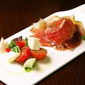 ワインやビールなどのお好きなドリンク1杯と、おまかせ前菜2種盛り合わせセット♪