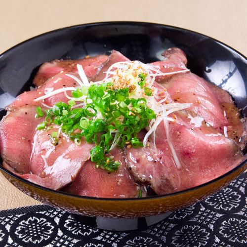 塩ダレ牛タンローストビーフ丼ランチ