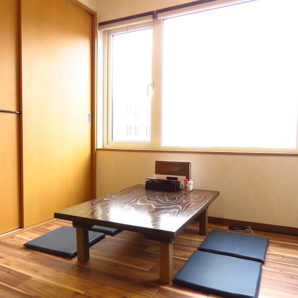 The spacious tatami room is also recommended for people with children.Since the table can be moved freely, it can be used in various situations.Please join us feel free to come.