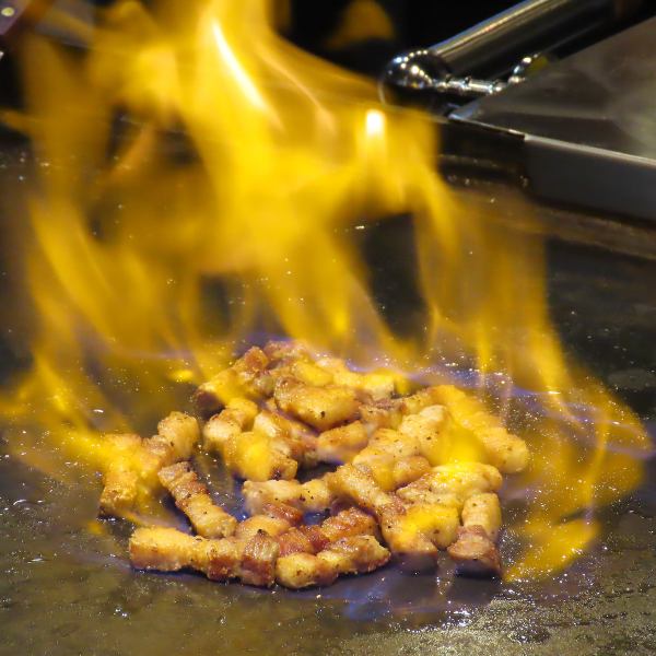 【鉄板焼き生サムギョプサル食べ放題】鉄板焼きを目の前でご提供！一味違う体験をお楽しみください♪