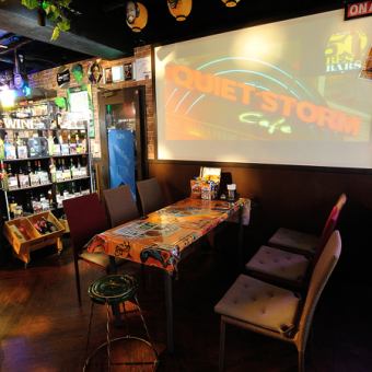 最多可容纳四人。可以在多种场合使用！