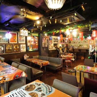 我们接受 20 至最多 45 人的私人聚会的预订。对于站立式接待，我们最多可容纳 60 人。我们还准备了无限畅饮的派对方案，因此请在朋友聚会、婚宴、同学聚会、欢迎会等各种场合使用。