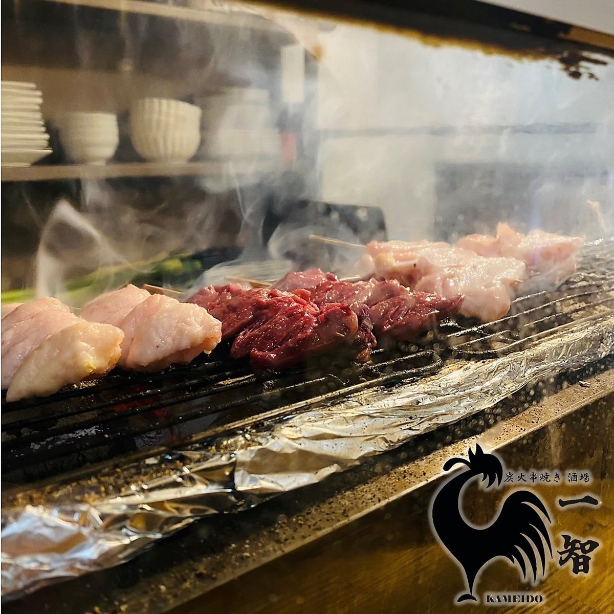 The aroma of charcoal and the joyful voices coming from the restaurant... A restaurant where you can enjoy juicy and fragrant Benifuji chicken.