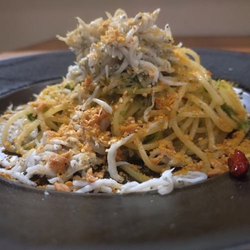 釜揚げしらすと青海苔のスパゲッティ カラスミがけ