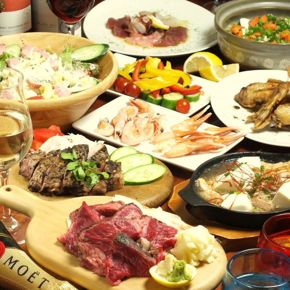 間接照明のあたたかい雰囲気でお食事をお楽しみいただけます。