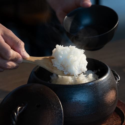 [Clay pot white rice!] Delicious white rice is essential for yakiniku!