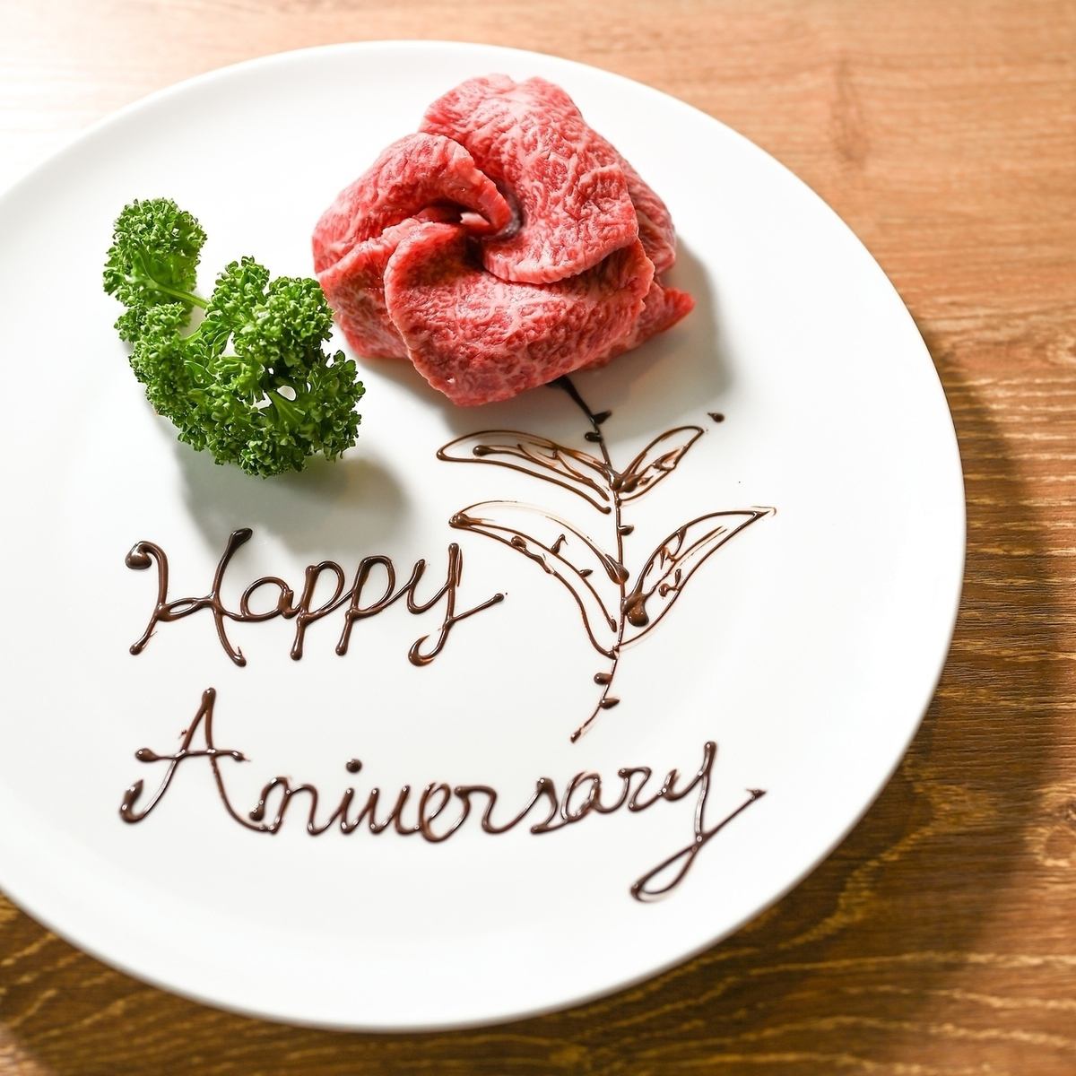 ご要望に応じてメッセージ付き肉プレートをご用意しております♪