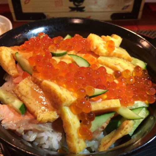 You can also take out and have lunch! Fresh seafood bowl ♪