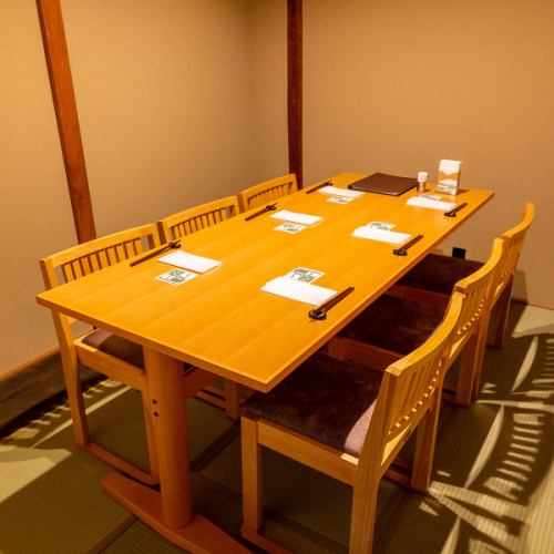 6名様用の個室あり