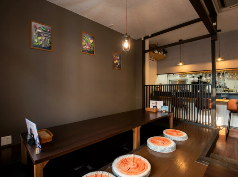 接待や会食などにいかかでしょか♪明るくオシャレな空間で当店自慢の薪火料理をご賞味ください。炭火と一味違う香りは美食の世界へと誘ってくれます。この機会にぜひご堪能ください。