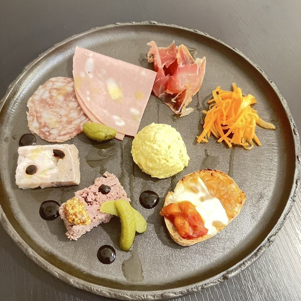薪火料理と美味しいお酒とともに話に花を咲かせ愉しいお時間を♪
